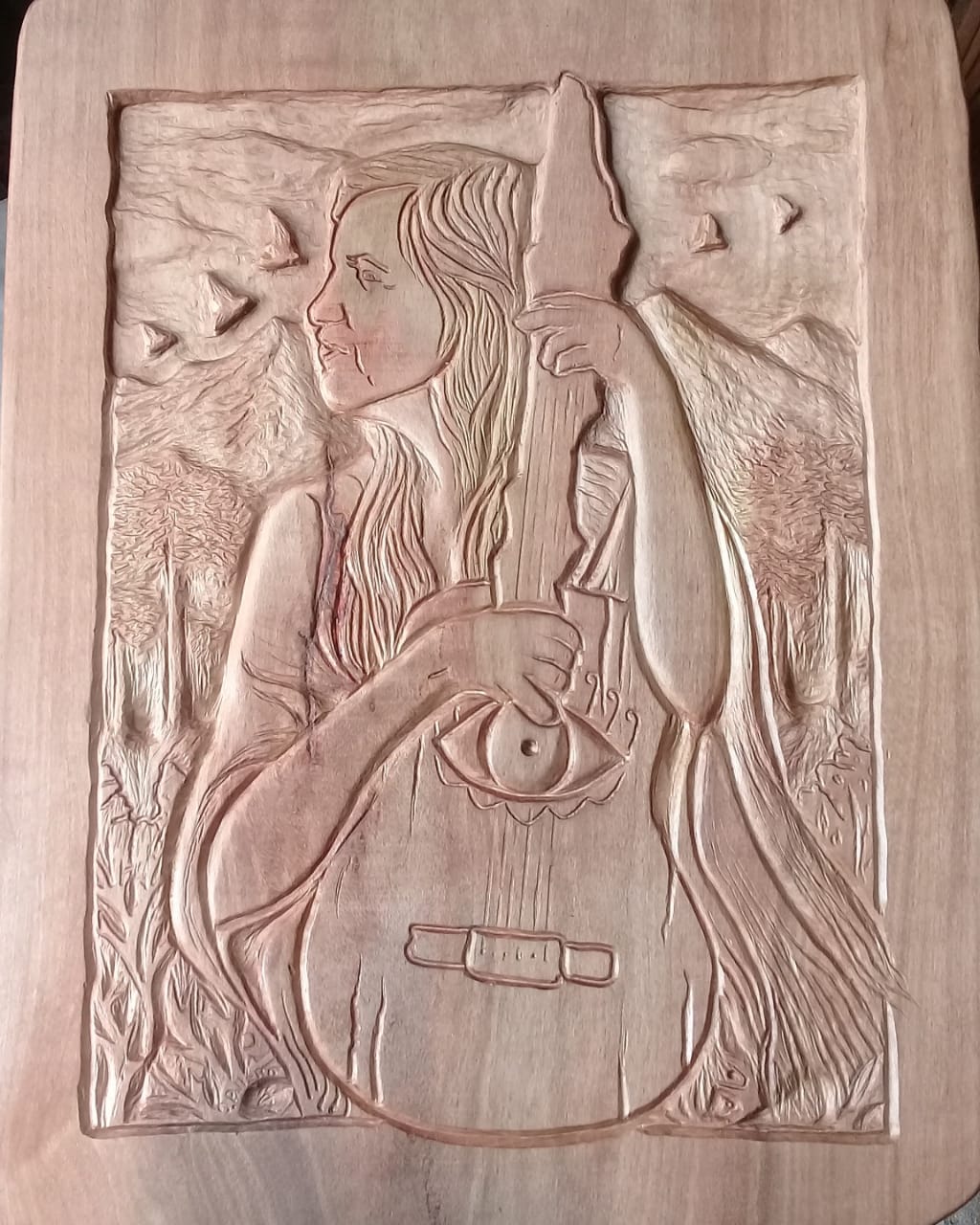 imagen de tallado bajo relieve "Violeta Parra"