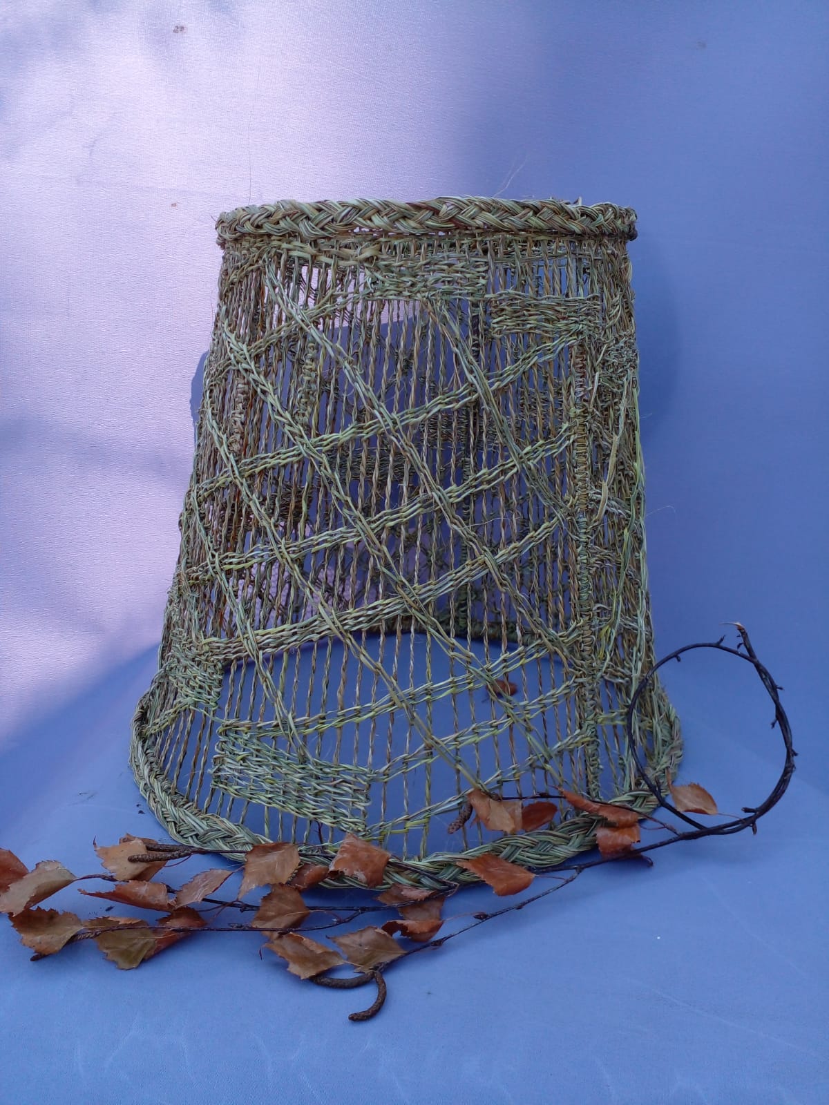 imagen de Pantalla y Zapatos Lapti de fibra vegetal Pita