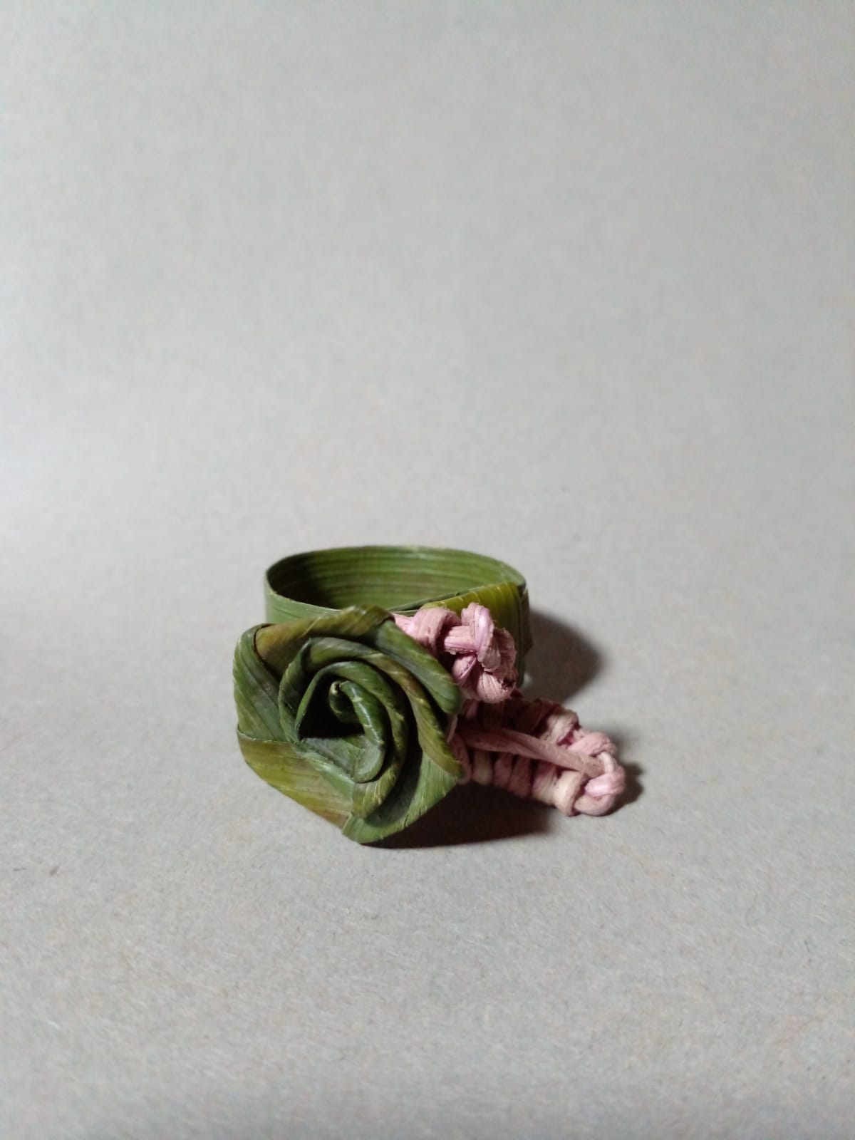 imagen de Anillo, Pájaro y Ramo de flores